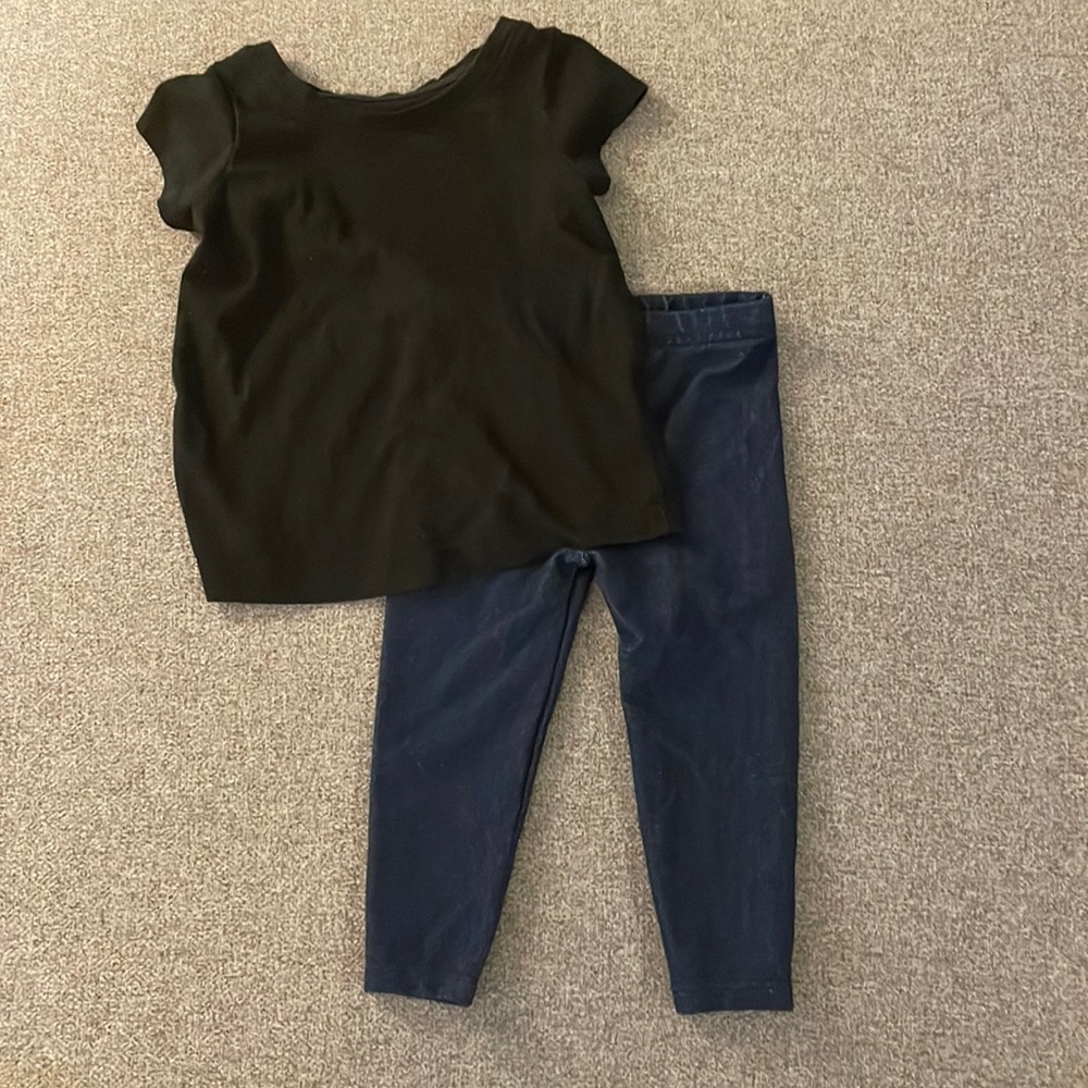 5/$15- Girl’s outfit size 12 months